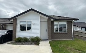 Cosy Self Contained 2 Bedroom Townhouse